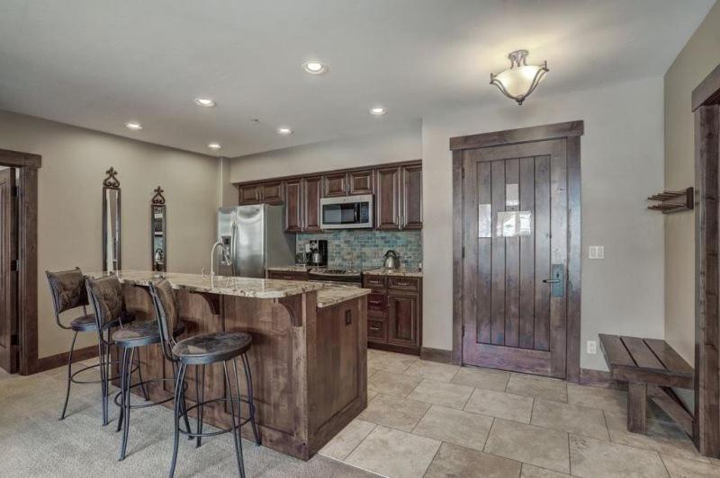Crystal Peak Lodge 2 Bedroom Ski In, Ski Out Slopeside Condo At The Base Of Peak 7